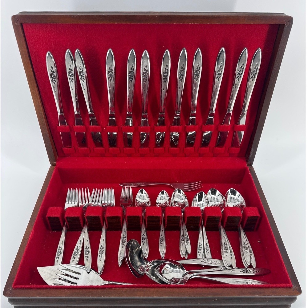 Oneida Community Flatware Silver Rose Shadow Stainless 67pc Set Box